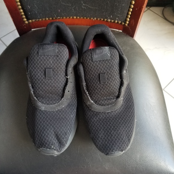 Nike Tanjun Athletic Shoe - Picture 1 of 3